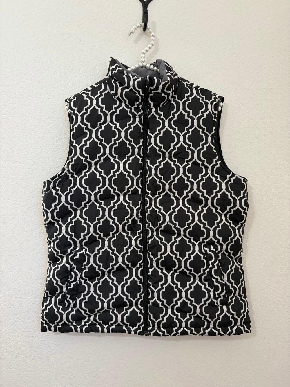 Lands End Women’s Down Puffer Vest Women's Size Medium Black Winter Outerwear